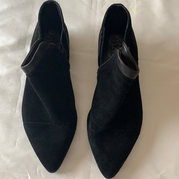 Vince camuto  booties - Picture 1 of 4